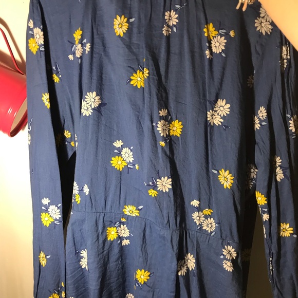 Blue flowered tie-across blouse - Picture 3 of 3